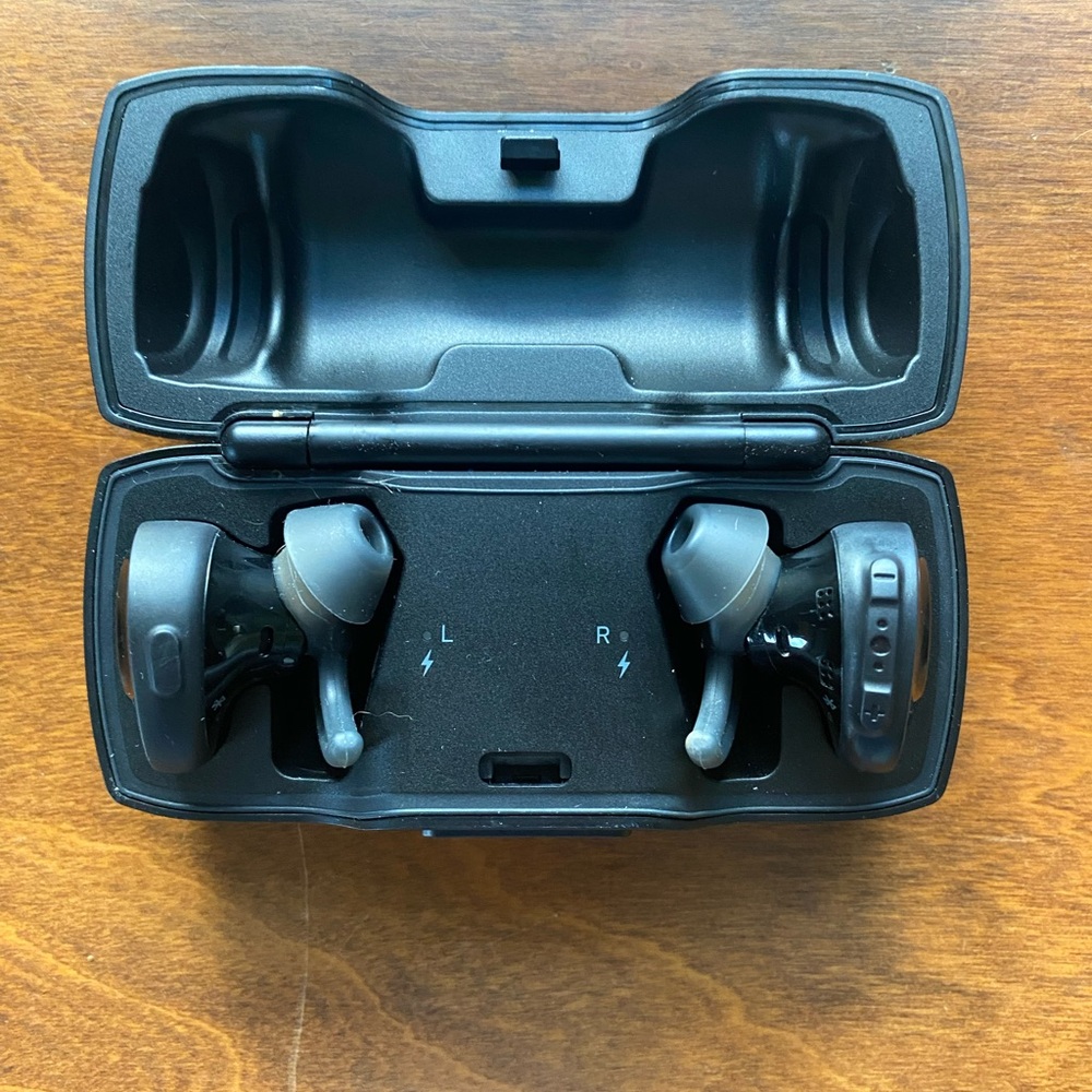 Bose Black Earbud Headphones - Picture 5 of 8